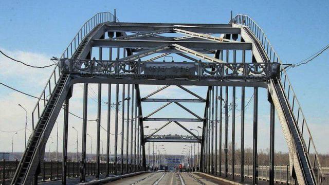 В Уфе демонтировали арку старого моста через реку Белую
