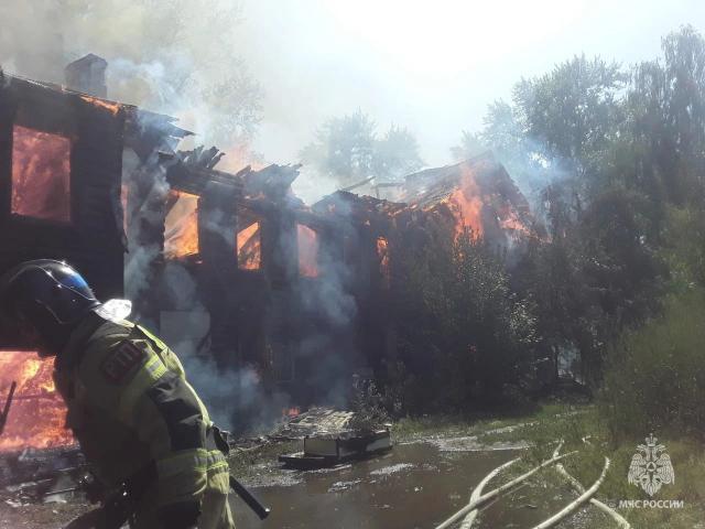 В уфимском Затоне загорелся расселенный дом