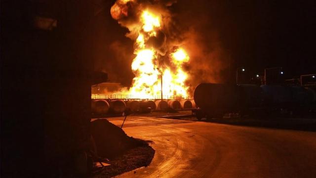 В Башкирии на заводе по производству нефтепродуктов произошел пожар