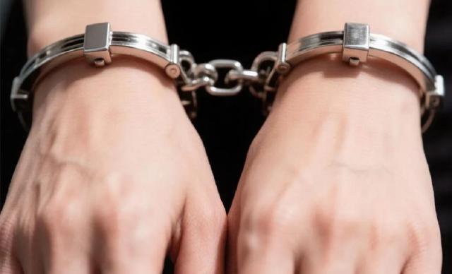 Жительницу Башкирии отправили в колонию за убийство приятеля молотком Жительницу Башкирии отправили в колонию за убийство приятеля молотком