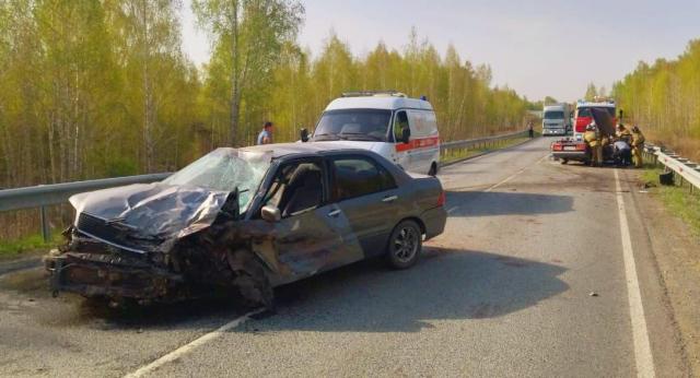 В Башкирии лишенный прав водитель врезался во встречную иномарку: один погиб, шестеро в больнице