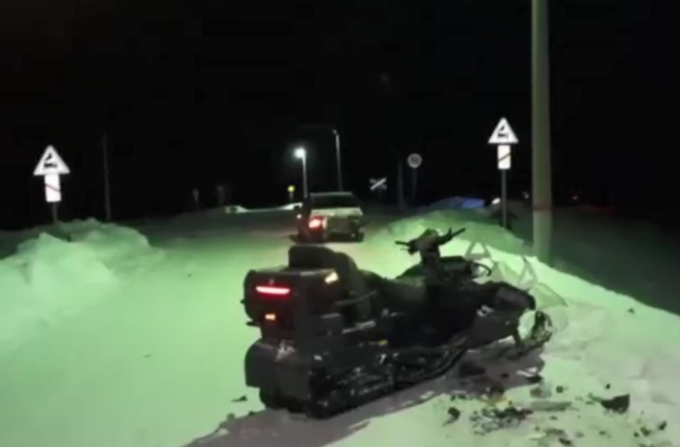 В Архангельском районе пьяный водитель снегохода врезался в машину
