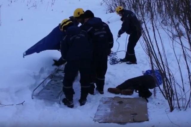 В Уфе женщина упала в овраг, катаясь со склона