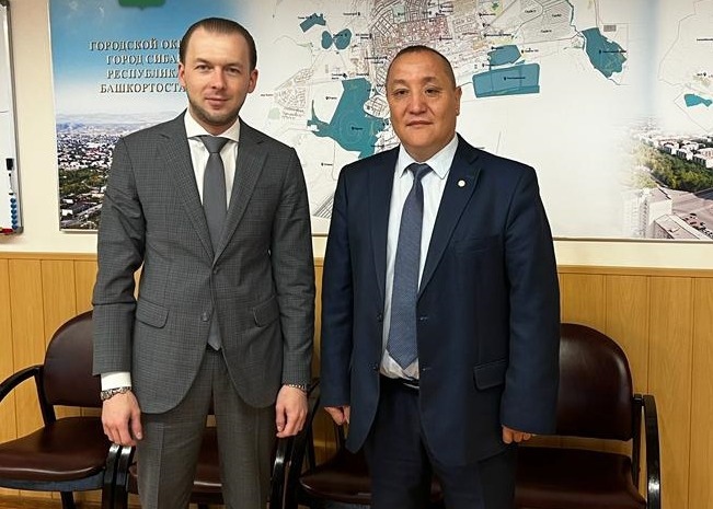 Денис Назаров встретился с главой администрации Сибая Азаматом Юлдашбаевым