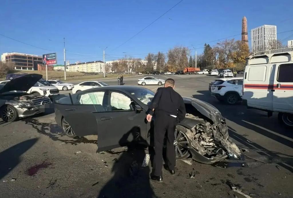 Три человека пострадали в тройном ДТП на Монументе Дружбы в Уфе