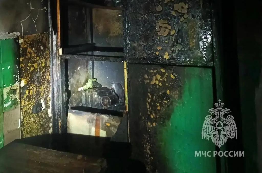 Шесть человек спасли при пожаре в многоэтажке на Зорге в Уфе
