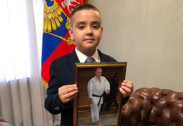 Путин подарил школьнику из Уфы свой портрет в кимоно