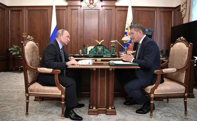Радий Хабиров поздравил Владимира Путина с днем рождения