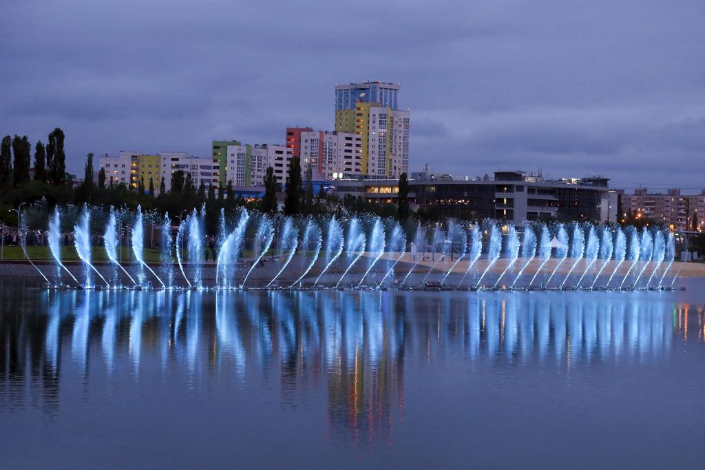 Танцующий фонтан как в Дубае и красочный салют, фоторепортаж со Дня города в Уфе   