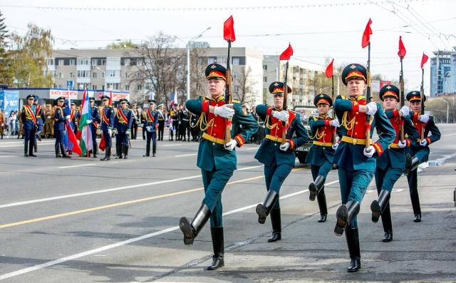 Уфа из-за репетиции парада в час пик встала в девятибалльных пробках