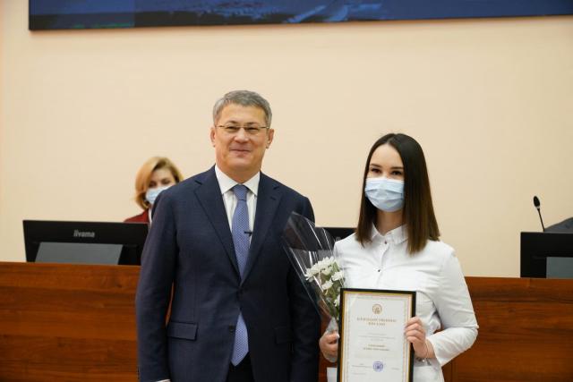Глава Башкирии поблагодарил студентов-медиков за помощь в борьбе с COVID-19