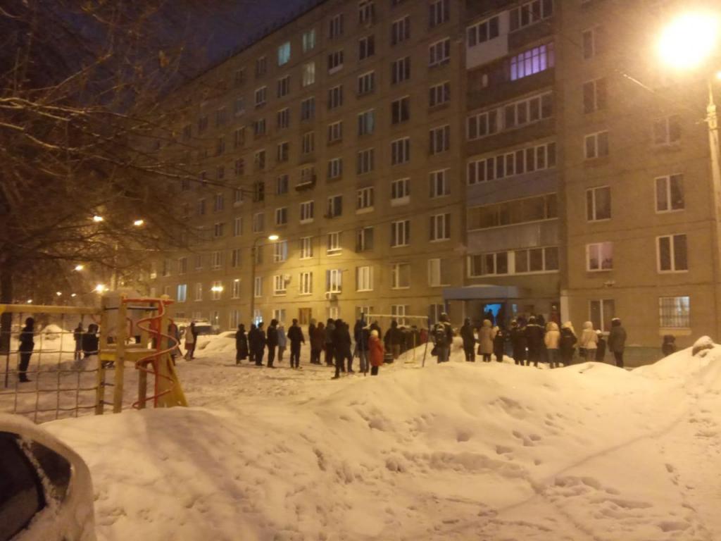 В Уфе из горящей девятиэтажки эвакуировали 300 человек, 9 спасено