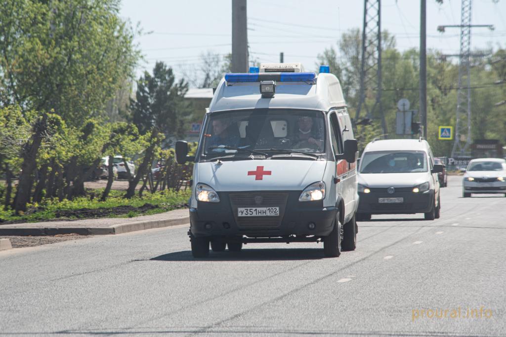 В Башкирии из окна третьего этажа выпал годовалый ребенок