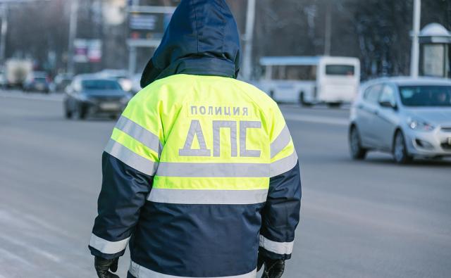 В Уфе девушка с малолетним ребенком ездила без водительского удостоверения