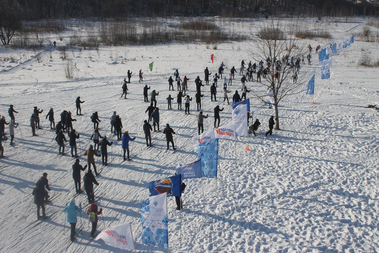 Спорт, мороз и солнце: в Уфе на «Лыжню России» вышли более 7 тысяч человек — фоторепортаж