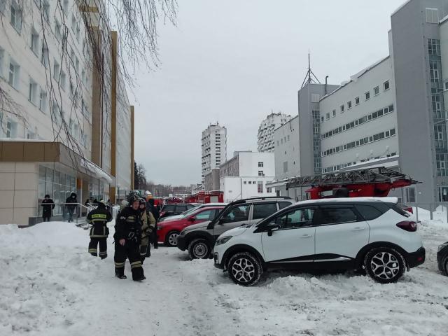 В Уфе из онкодиспансера эвакуировали 300 человек из-за пожара
