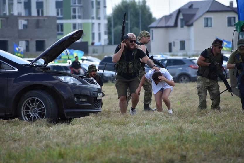 Фоторепортаж: в Уфе огненно отметили день ВДВ Фоторепортаж: в Уфе огненно отметили день ВДВ