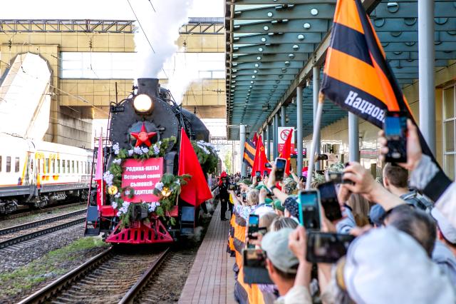 Фоторепортаж: в Уфу впервые приехал Паровоз Победы