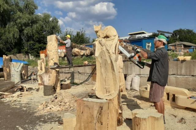 В Уфе проходит открытый конкурс по изготовлению деревянных скульптур «Форма изгиба»