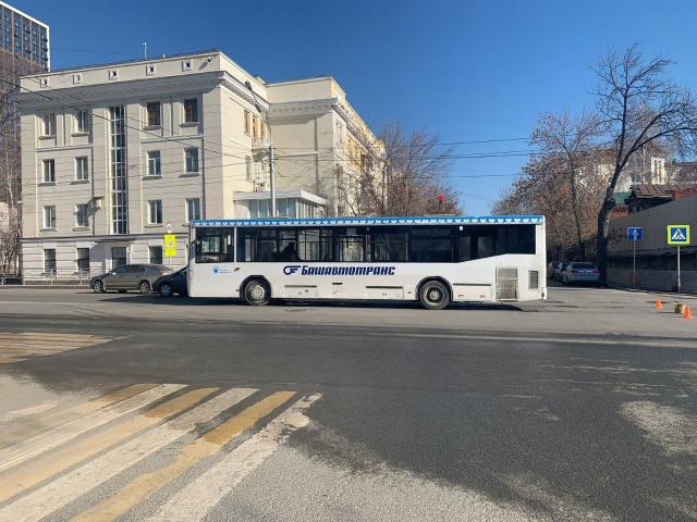 В центре Уфы автобус с пассажирами попал в ДТП