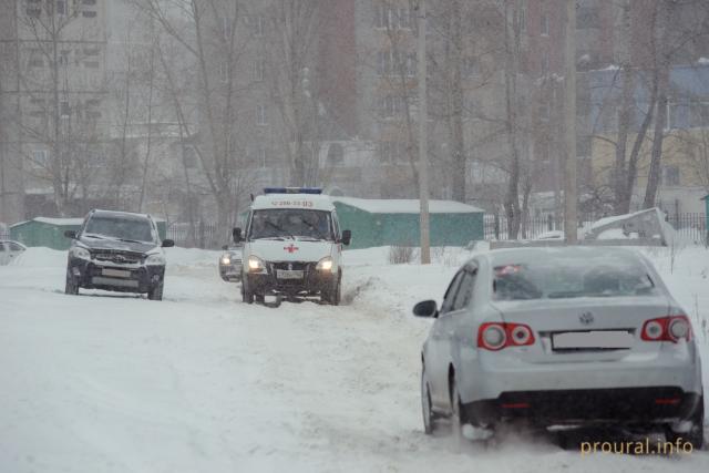 В Башкирии мужчина умер на улице, не дождавшись скорой