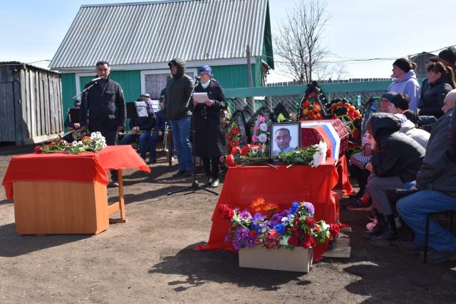 «Не стоял в стороне»: в Башкирии простились с погибшим в СВО Алексеем Комаровым