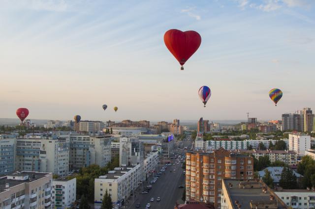 «Город как на ладони, а ты словно птица»:  фоторепортаж с уфимского фестиваля воздушных шаров