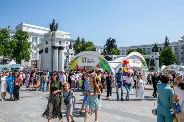 В Уфе открылась Международная книжная ярмарка «Китап-байрам» — фоторепортаж