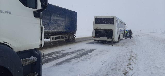 В Башкирии в серьезную аварию попал автобус с 17 пассажирами