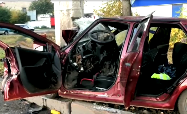 В Башкирии водитель погиб, врезавшись в электроопору
