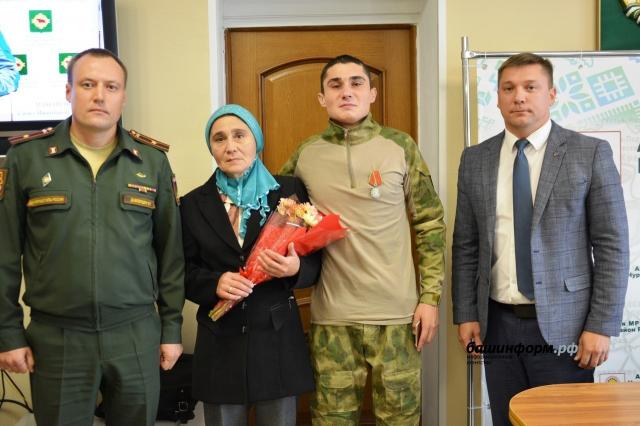 20-летнего Алика Мердиянова из Башкирии наградили медалью Суворова