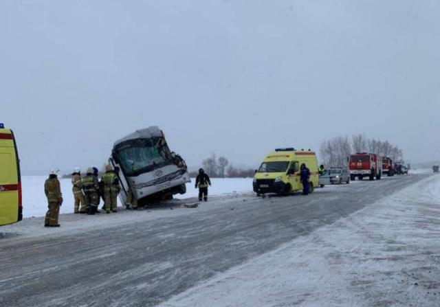 В Башкирии грузовик врезался в автобус с детьми