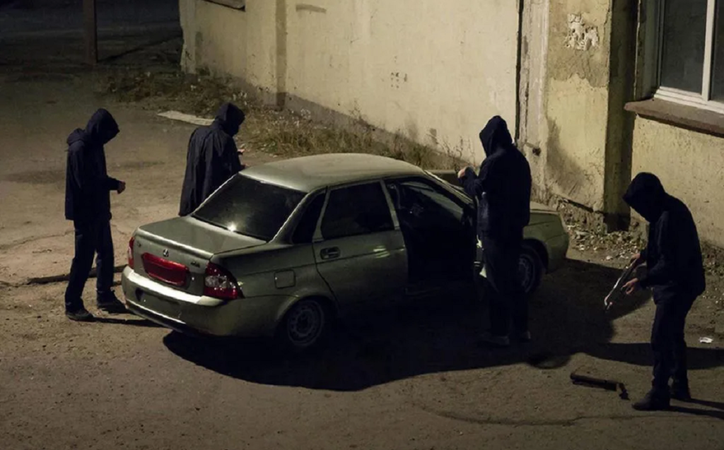 В Уфе двое мужчин похитили и ограбили студента, угрожая ножом