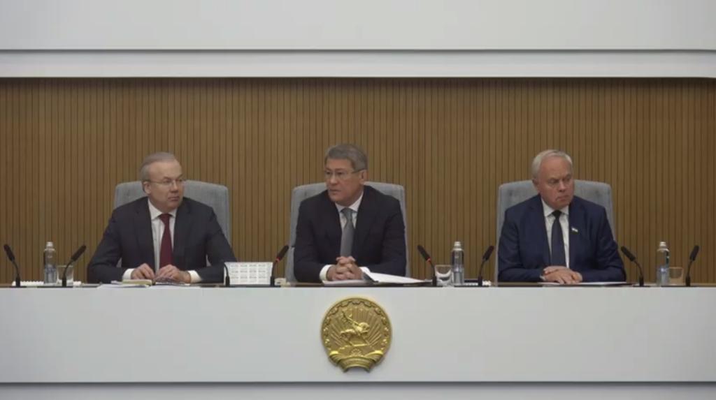 Хабиров поручил разобраться с водителем, который выгнал ребенка из автобуса