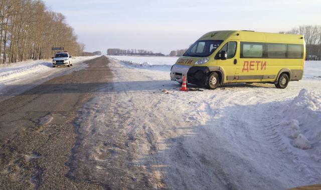 В Башкирии школьный автобус с 22 детьми попал в аварию на трассе