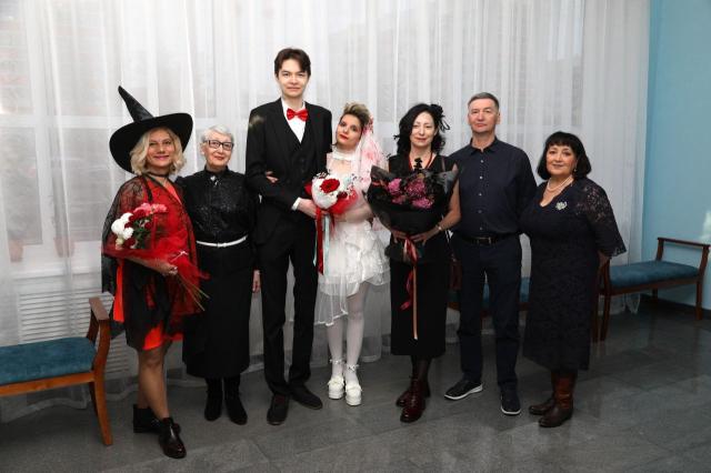 В Уфе молодожены пришли в ЗАГС в костюмах к Хэллоуину
