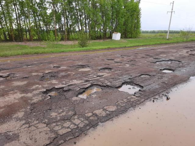 «Яма через две»: уфимцы пожаловались на только что «отремонтированную» дорогу