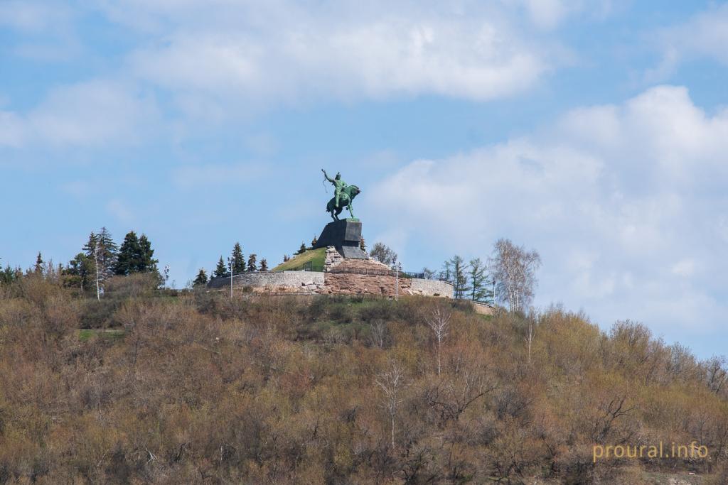 «Для меня это будет один из самых серьезных вызовов»: Радий Хабиров рассказал о дальнейшей судьбе памятника Салавату Юлаеву