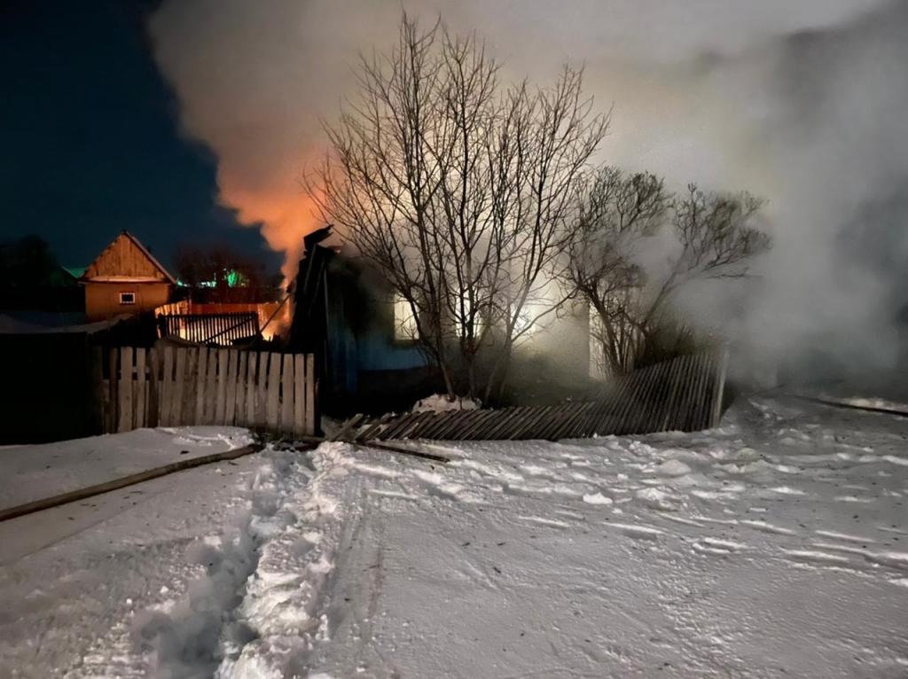 В Ишимбайском районе в пожаре погиб пенсионер, его супругу успел спасти сосед