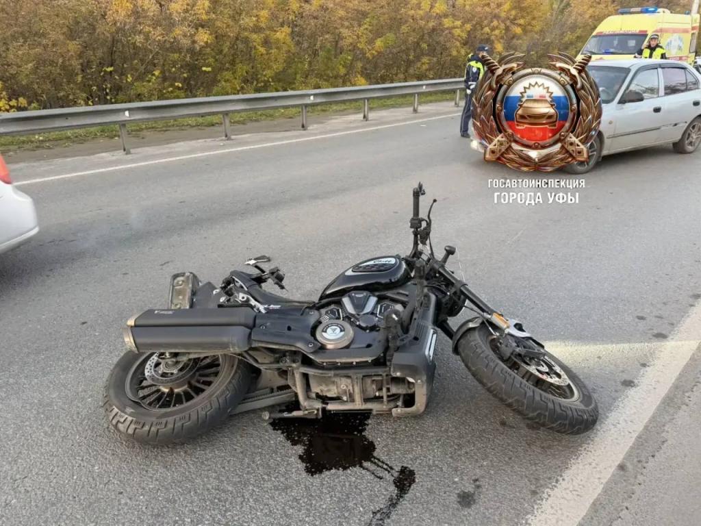 Байкер пострадал в ДТП с легковушкой на Демском шоссе в Уфе