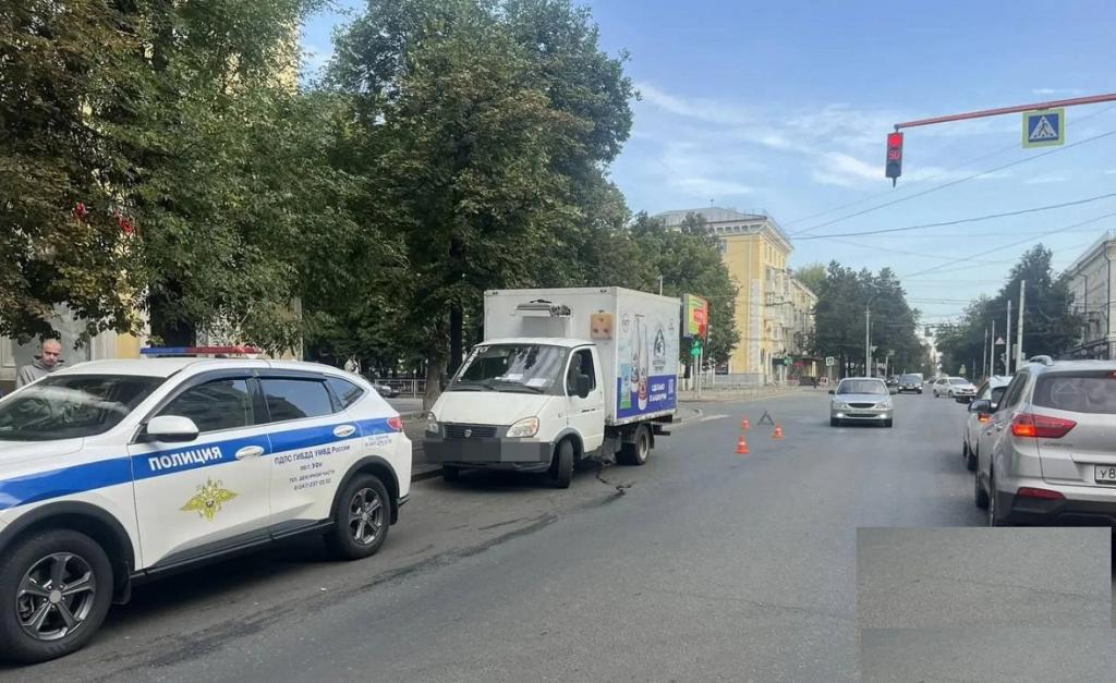Девушка на электросамокате попала под колеса «ГАЗели» в Уфе