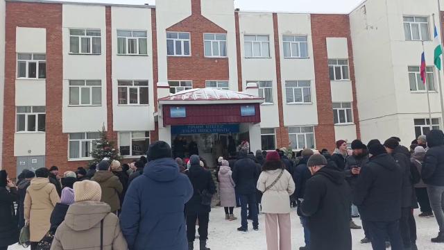 У напавшего на гимназию № 16 в Уфе ученика с собой был нож