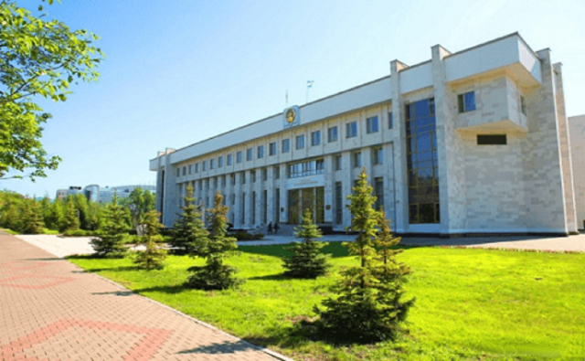 На время прощания с Павлом Качкаевым в правительственном квартале Уфы закрыли улицу