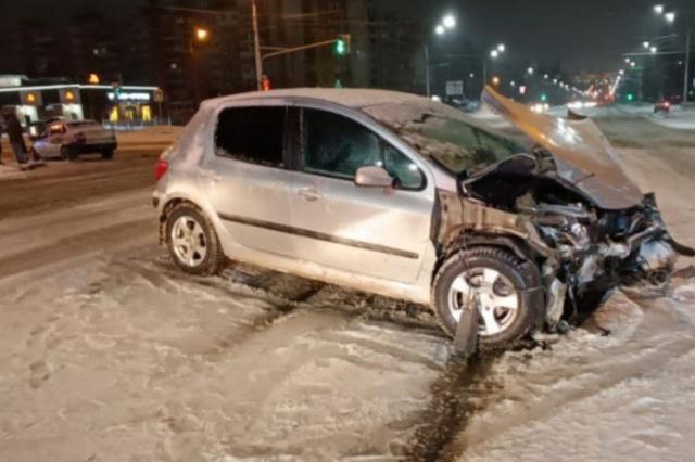 В Уфе Peugeot столкнулся с LADA Granta