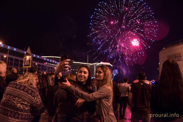 Концерт «Би-2» и салют под дождем: фоторепортаж Proural со Дня города в Уфе