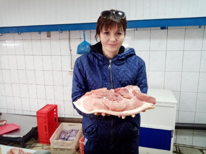 Продавец из Уфы рассказала, как выбрать идеальное мясо для первомайского шашлыка