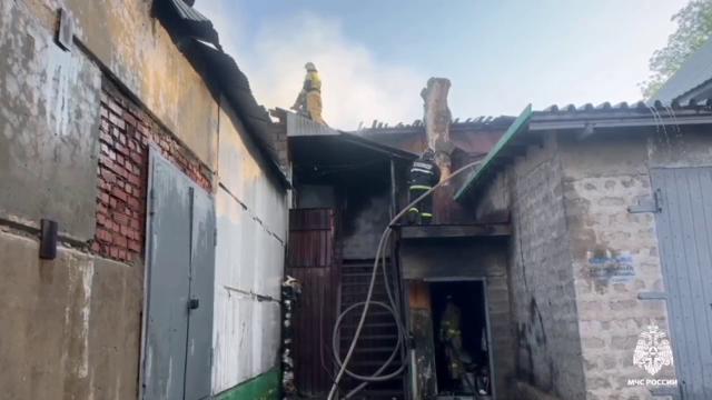 В Уфе произошел крупный пожар на складе ритуальной продукции