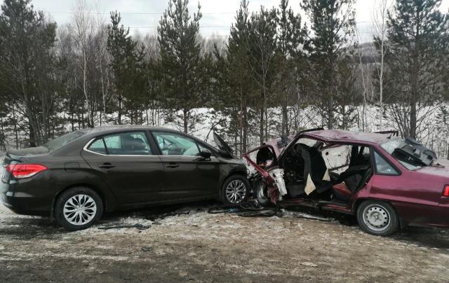 В Башкирии двое мужчин пострадали во встречном ДТП