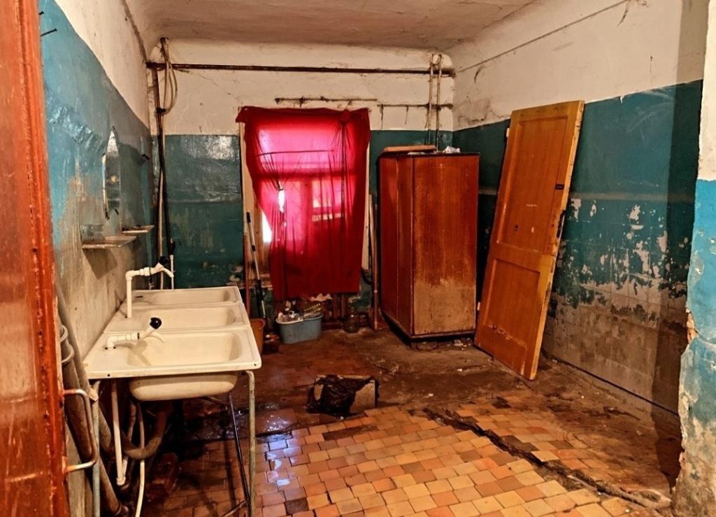 Уфимцы показали, как живут в разрушающемся доме