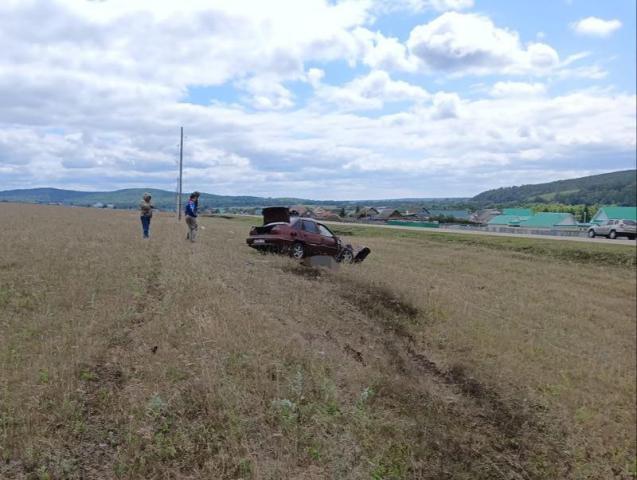 Житель Башкирии на автомобиле без прав протаранил электроопору: погибли водитель и пассажирка